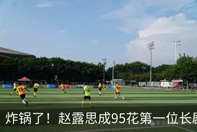 炸锅了！赵露思成95花第一位长剧导演，自导自演，网友吵翻了